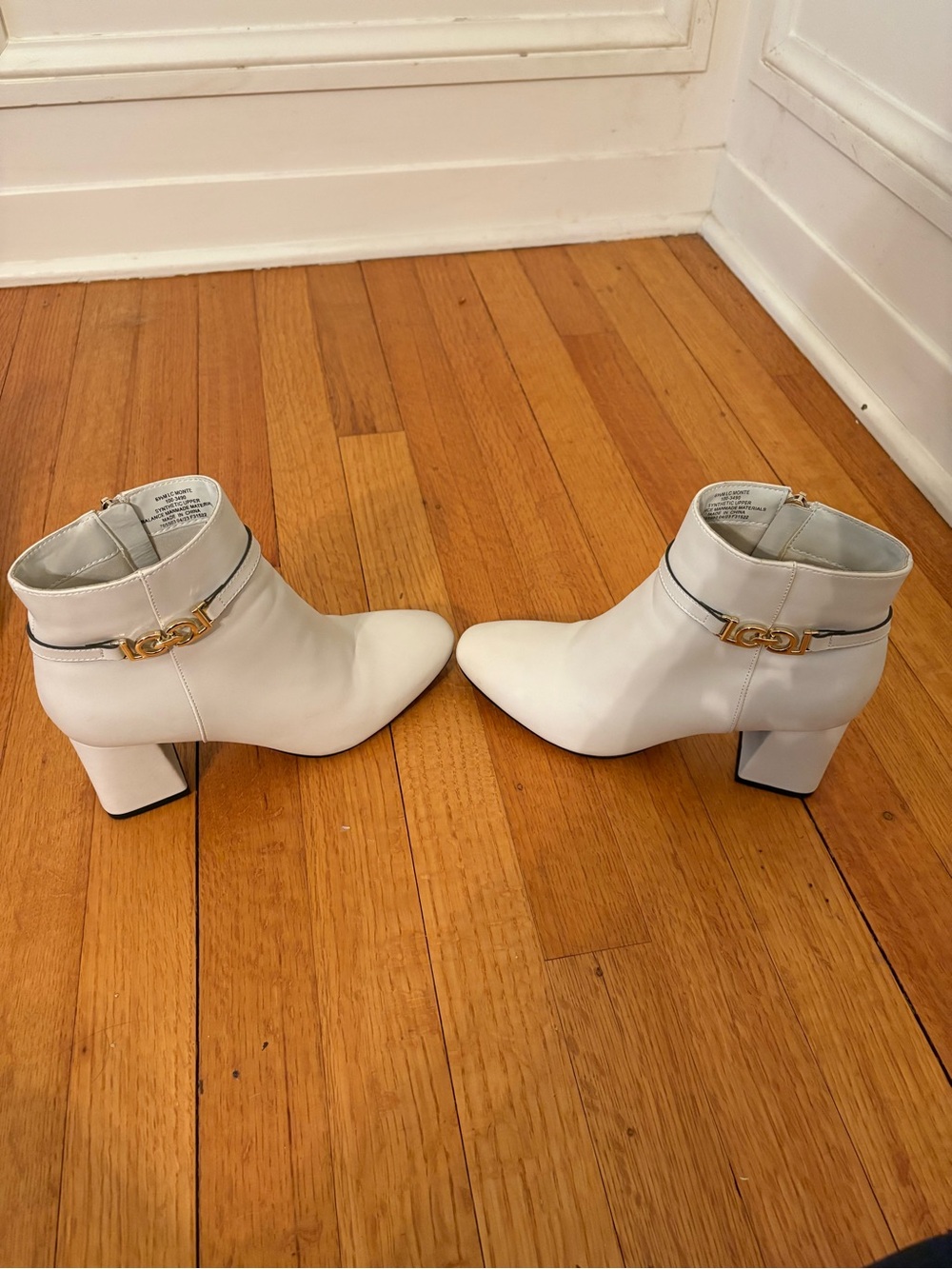 Liz Claiborne Women's Cream Ankle Booties with Side Zip and Strap Detail 6.5 - Picture 4 of 5